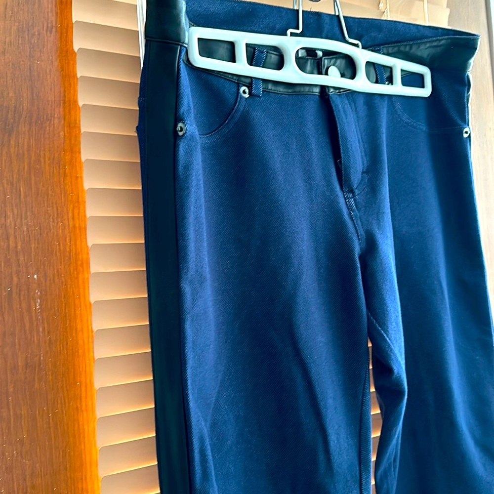 Leggings with faux leather on waist and side